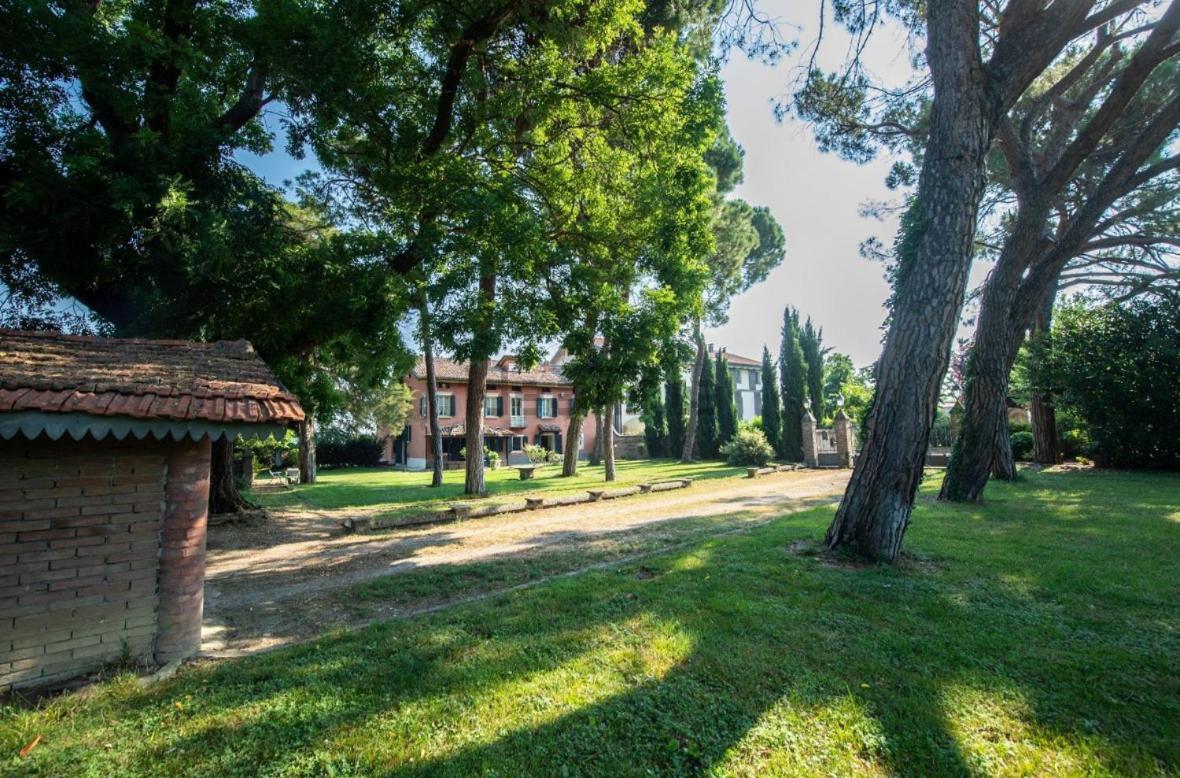 Villa Ottocentesca Immersa Nel Verde Montecavolo Buitenkant foto